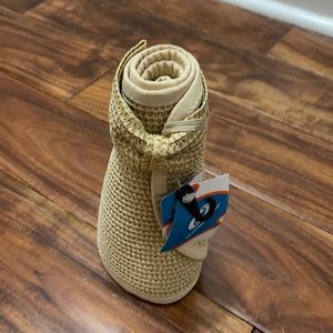 Packable visor with bow new never worn